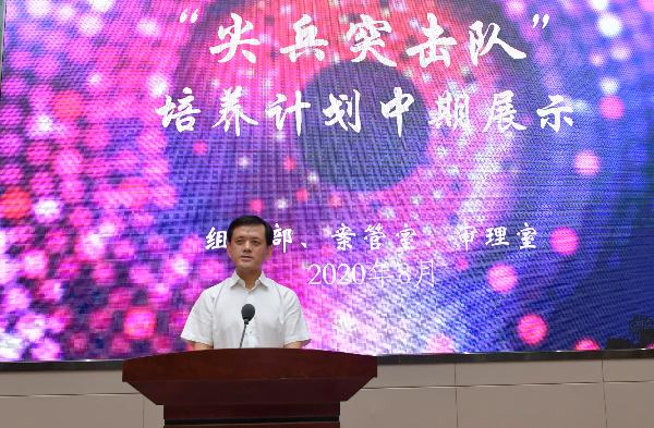 刘书记单人.jpg 刘书记单人.jpg